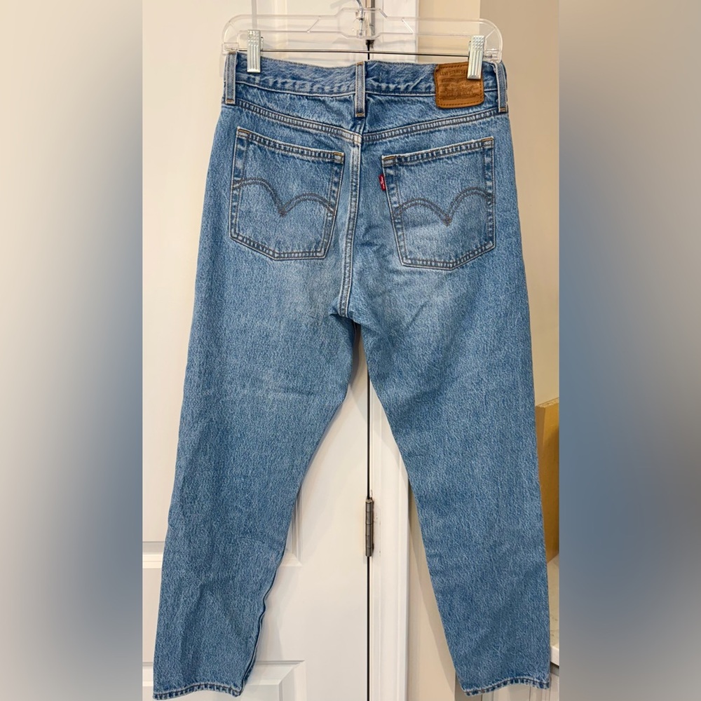 Levi’s Wedgie Jeans Womens Size 28 High Rise Straight Crop Button Fly Distressed - Picture 2 of 8
